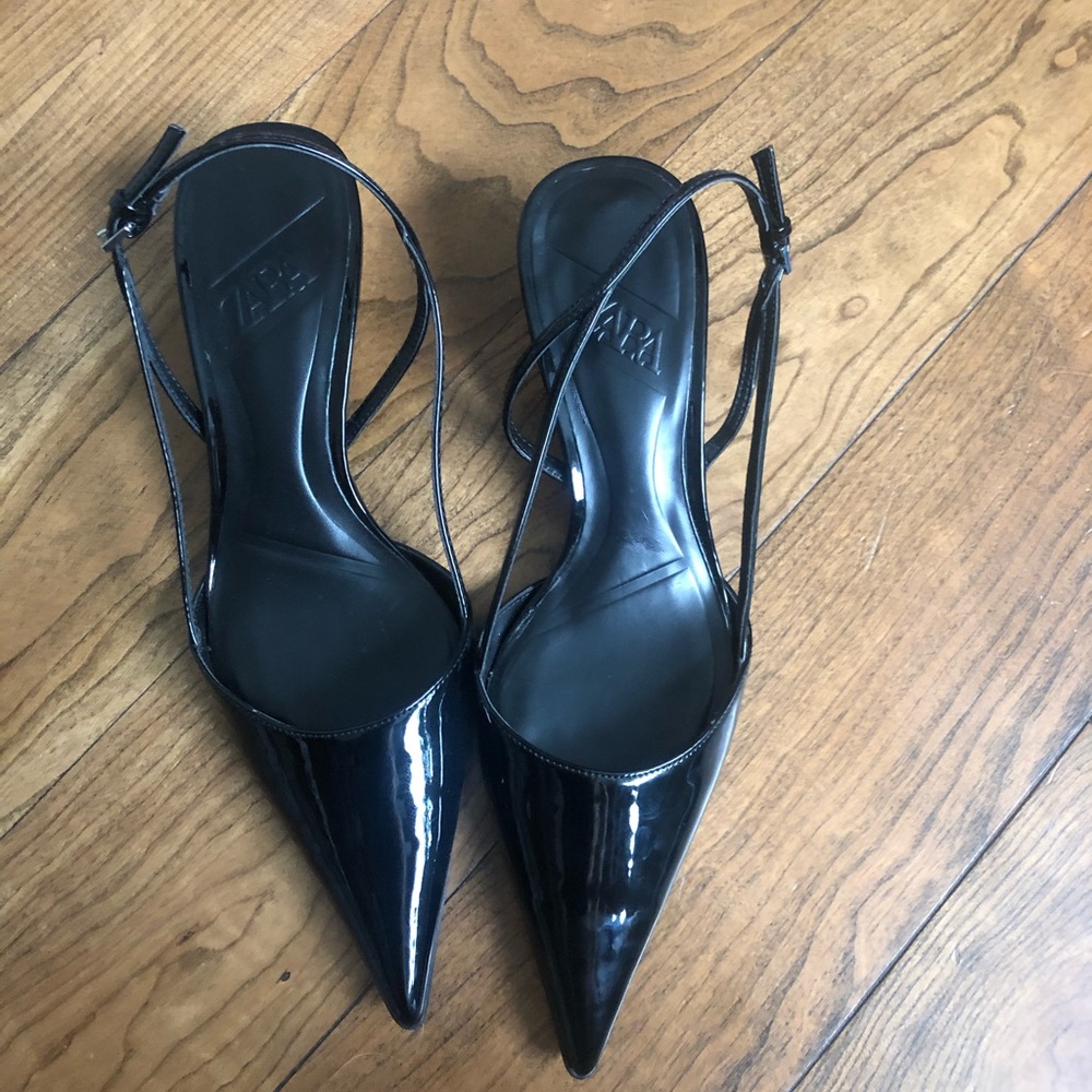 Zara small heel point toe sling back flats